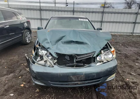 2004 Toyota Camry Le z USA, uszkodzony, nr VIN 4T1BE30K04U273446